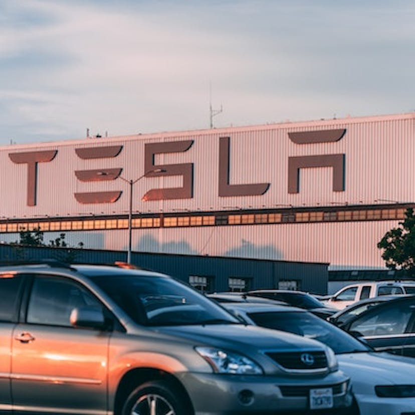 Parking hangar tesla