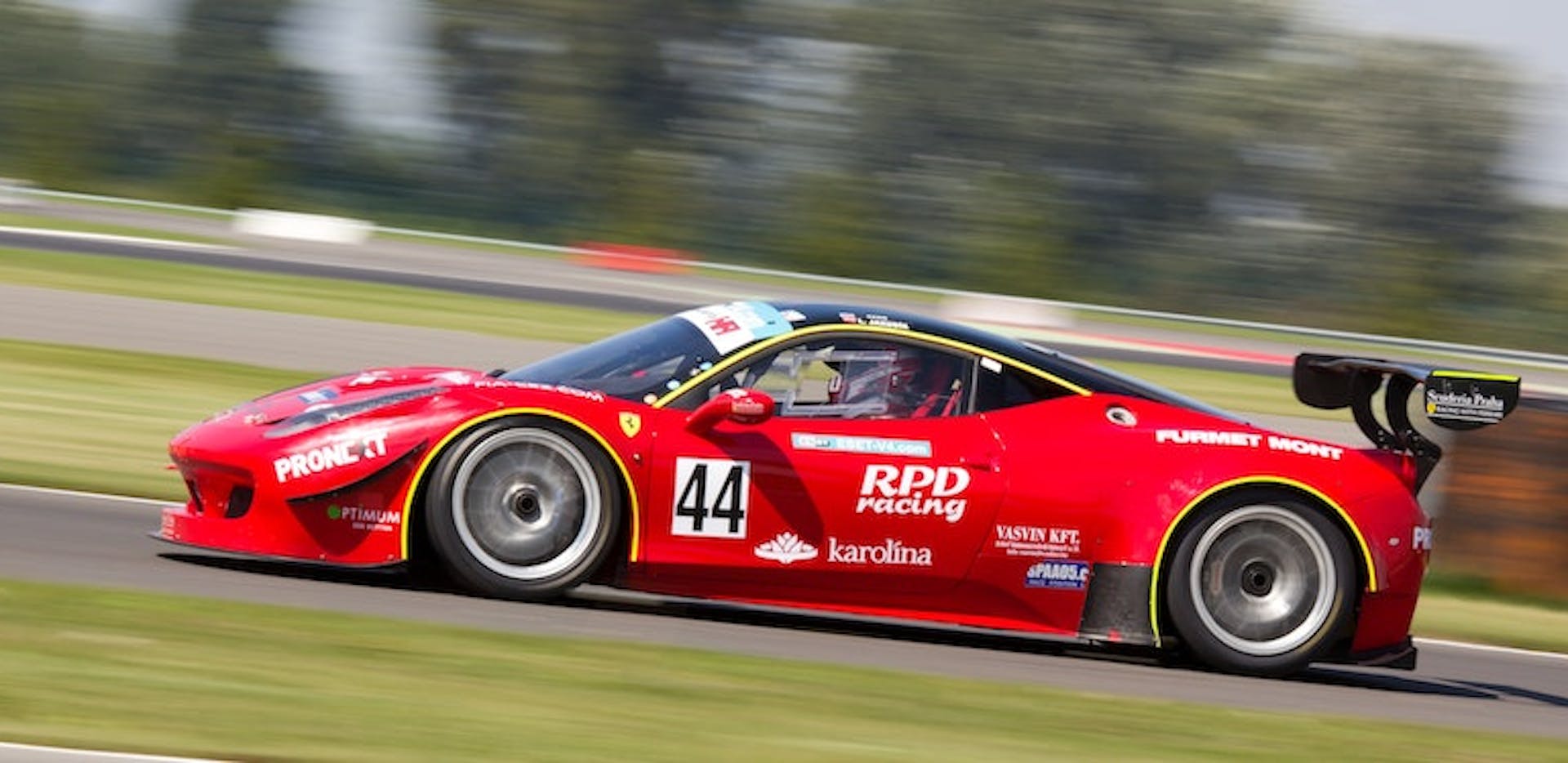 voiture de course rouge