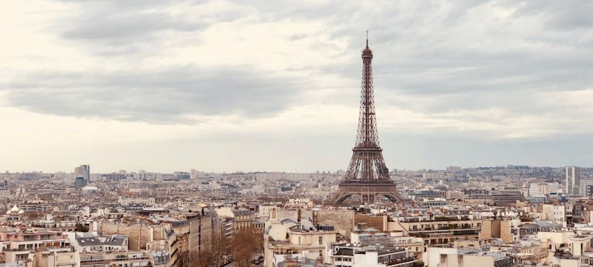 Vue de Paris avec la Tour Eiffel : comment trouver un déménageur à Paris ?