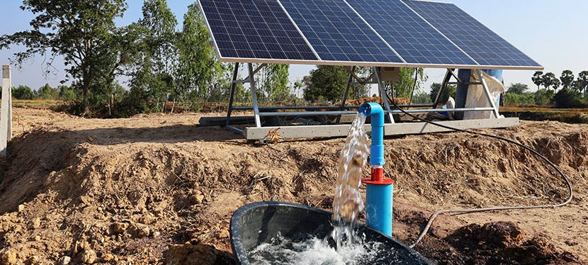 panneau solaire avec une pompe à eau