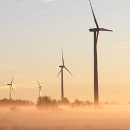 Éolienne pour représenter l'électricité verte. 