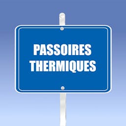 Passoires thermiques sur un panneau bleu