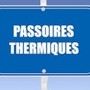 Passoires thermiques sur un panneau bleu