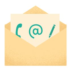 Une enveloppe remplie de tous les points de contact possibles avec ekWateur : le téléphone, le mail, le courrier