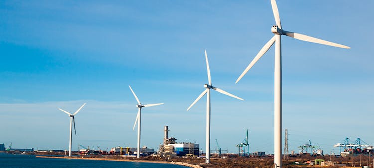 Des éolienne prenant part à la production électrique de France