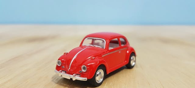 jouet voiture rouge miniature