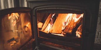 Chauffage au bois : comment allumer son feu sans polluer