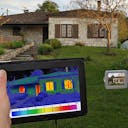 Une tablette qui montre les déperditions thermiques d'une maison 