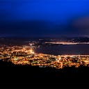 Une ville illuminée dans la nuit : la pollution lumineuse