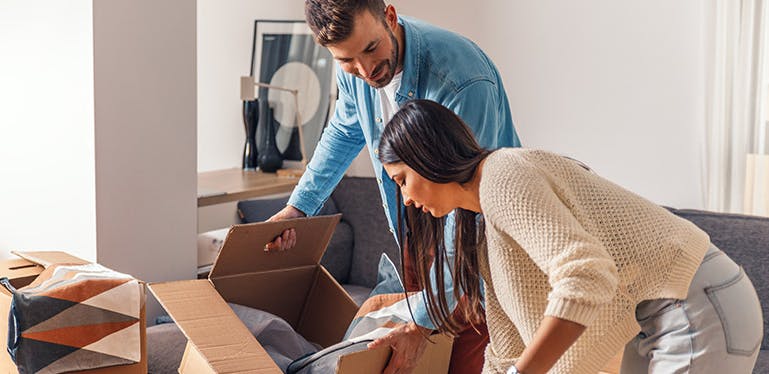 Placer vos colliers dans des rouleaux en carton pour qu'ils ne s'emmêlent pas