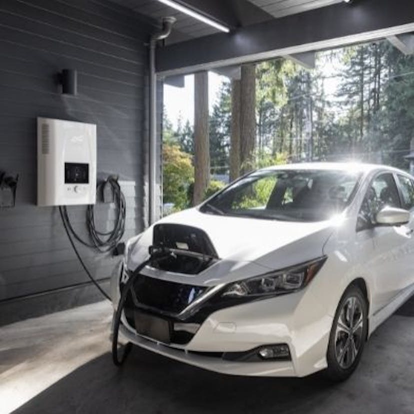 Voiture électrique en chargement