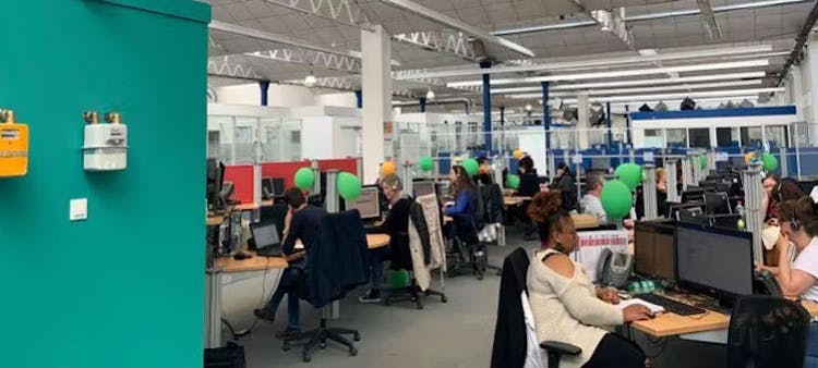 Les conseillers du service client au Mans qui vous aident à souscrire un contrat d'électricité.