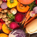 légumes sur une table
