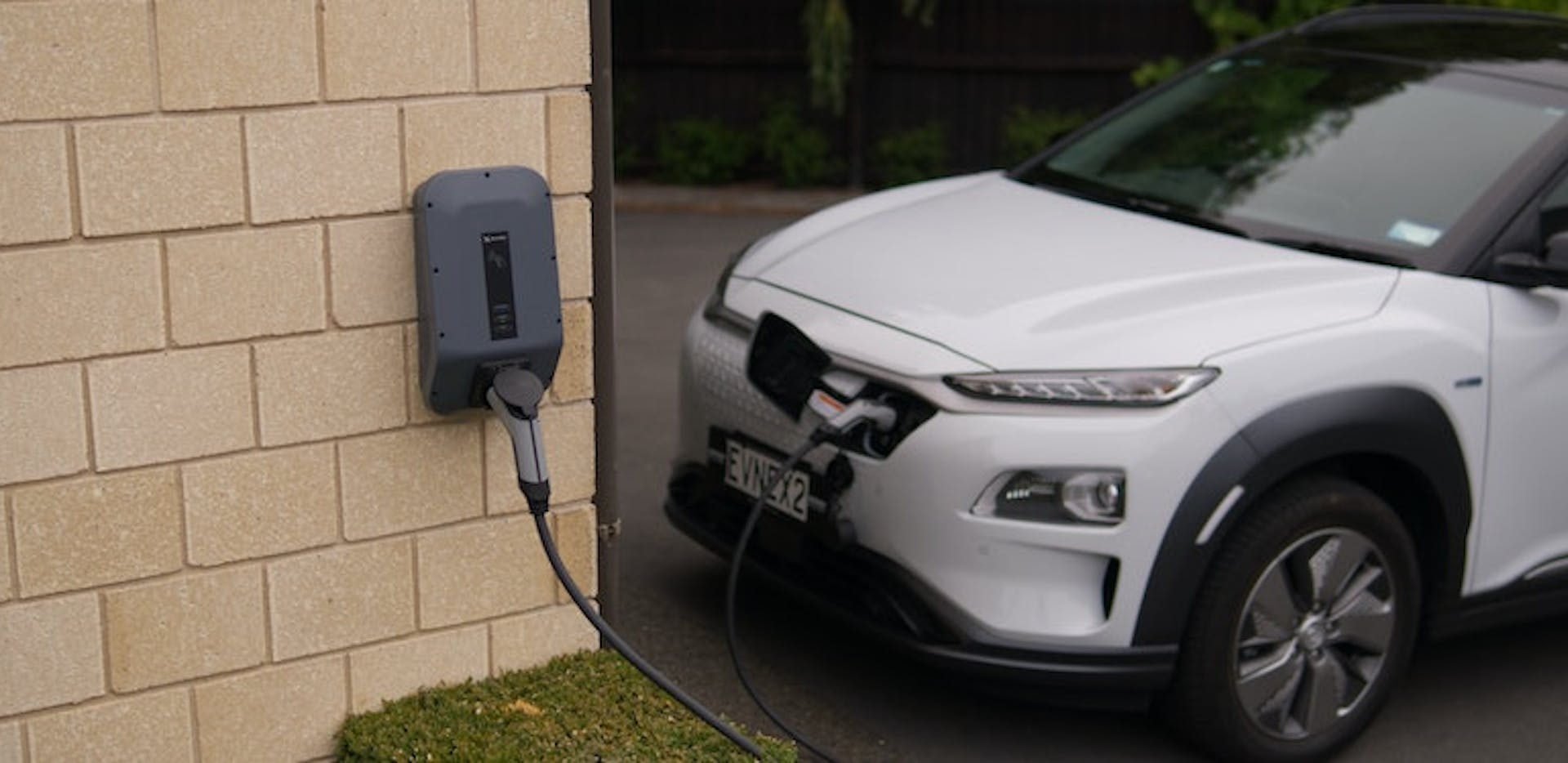 Comment effectuer l'installation de ma prise de recharge pour voiture  électrique ? - particulier
