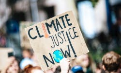 panneau d'une manifestation pour le climat 
