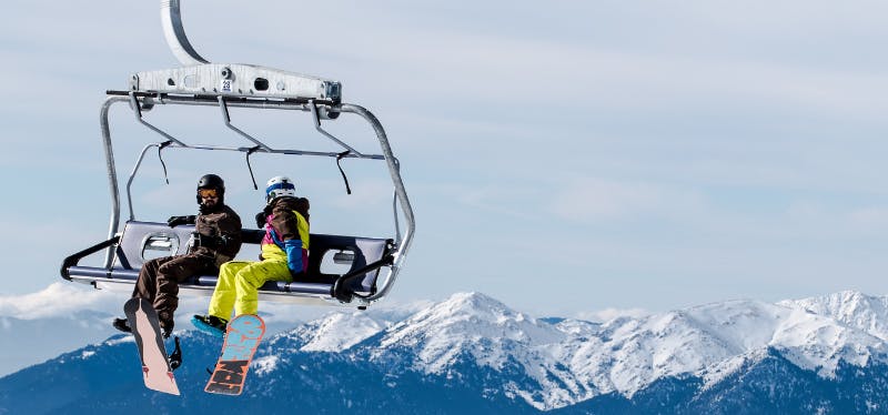 Les remontées mécaniques participent de l'empreinte carbone du ski, une activité énergivore