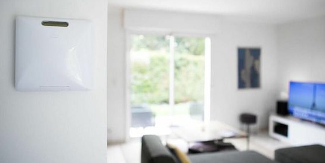 Thermostat connecté Narco mis en situation dans un appartement