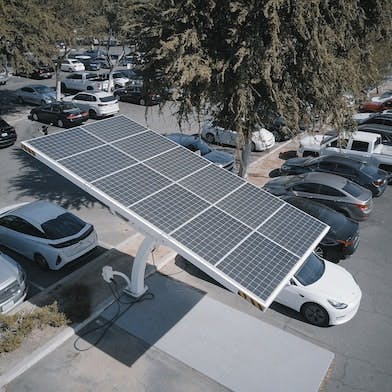 Recharger sa voiture électrique avec des panneaux solaires 