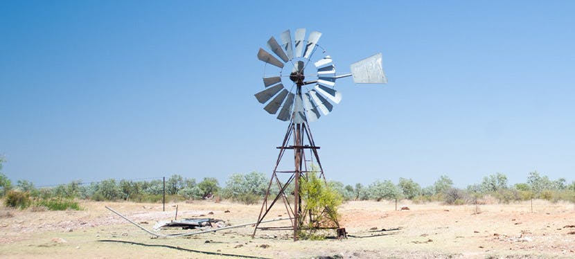 Une éolienne domestique construite maison