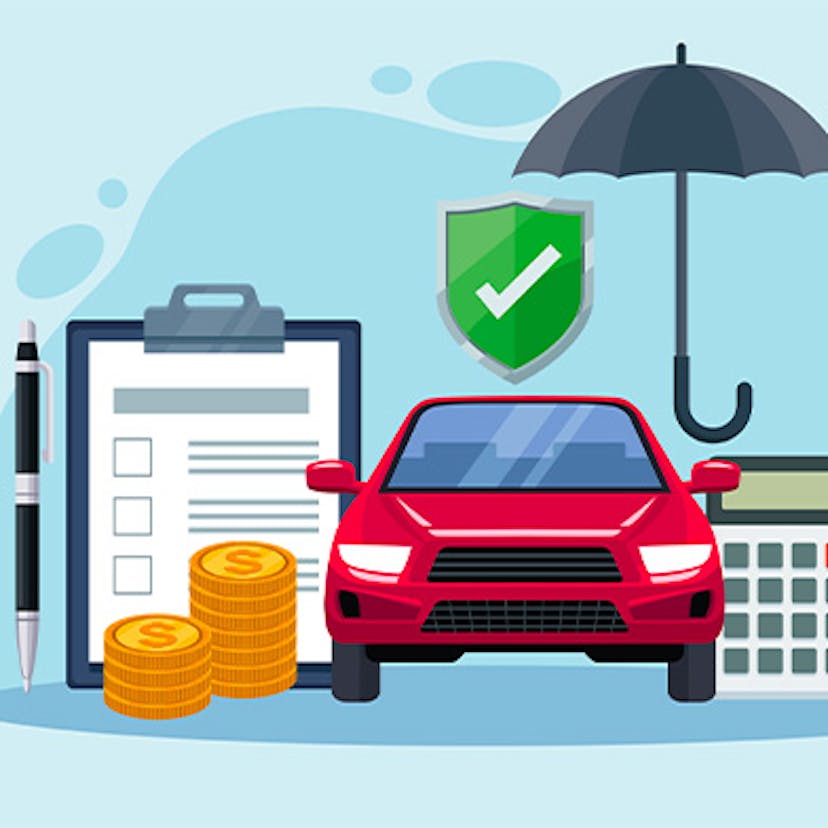 Un contrat, des pièces de monnaie, un parapluie et une calculatrice qui représentent les assurances pour voiture électrique