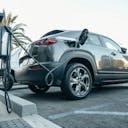 voiture électrique qui charge