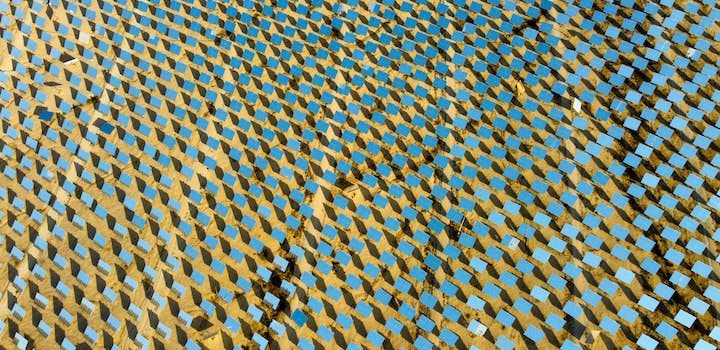champs de panneaux photovoltaïques