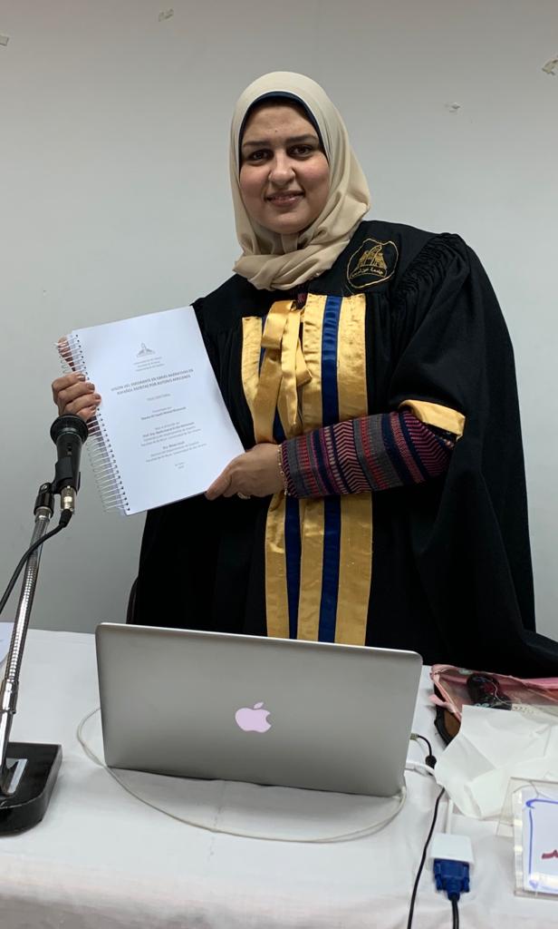Doctorado en Literatura Española por la Universidad de Ain Shams en el Cairo, Egipto. 