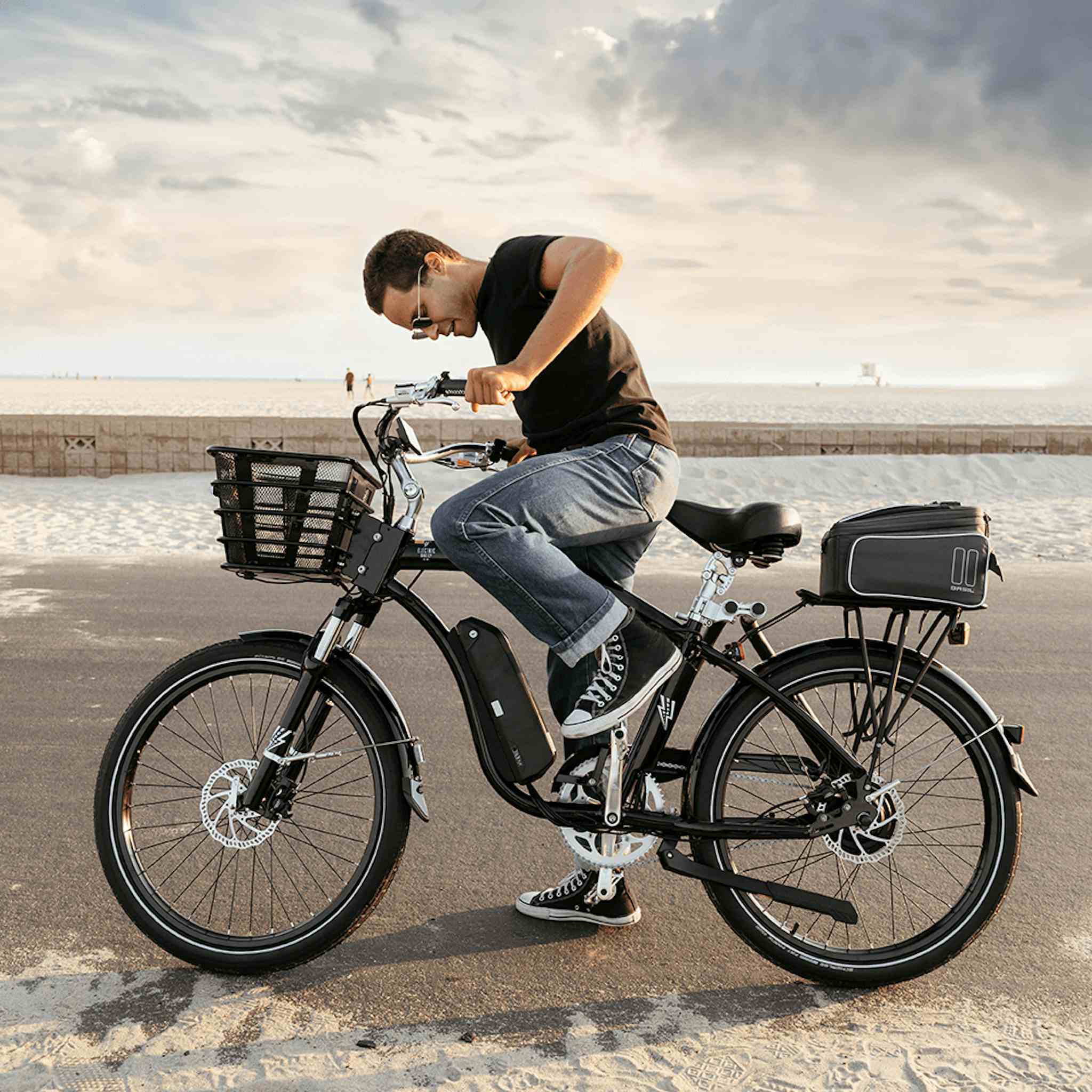 https://images.prismic.io/electricbikecompany/093edd18-6a14-42d8-874a-c61108b5ed56_Model-A-Lifestyle7.png?auto=compress%2Cformat&fit=max&w=2048&q=10