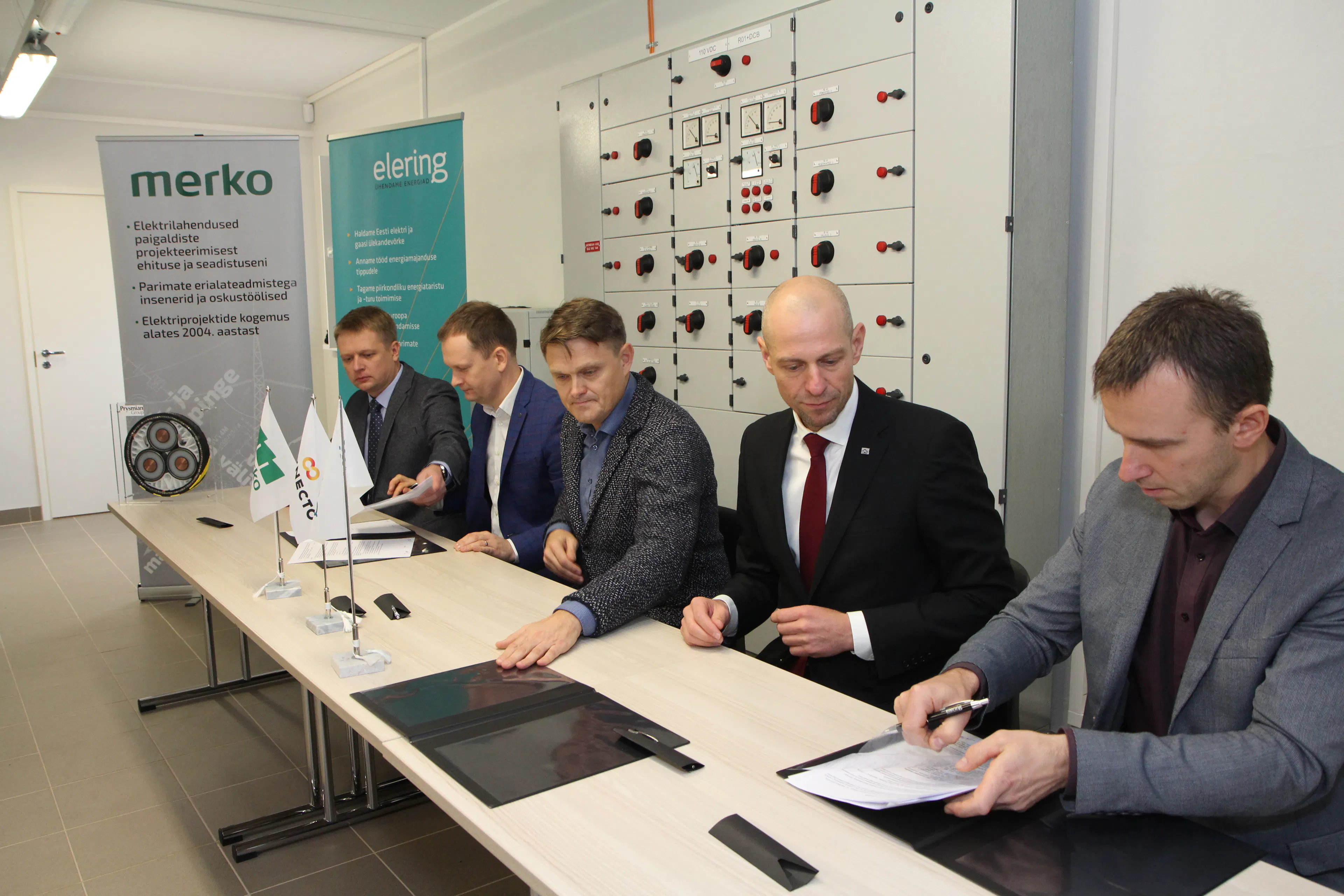 Suure%20ja%20V%C3%A4ikese%20v%C3%A4ina%20merekaablite%20lepingu%20allkirjastamine.JPG