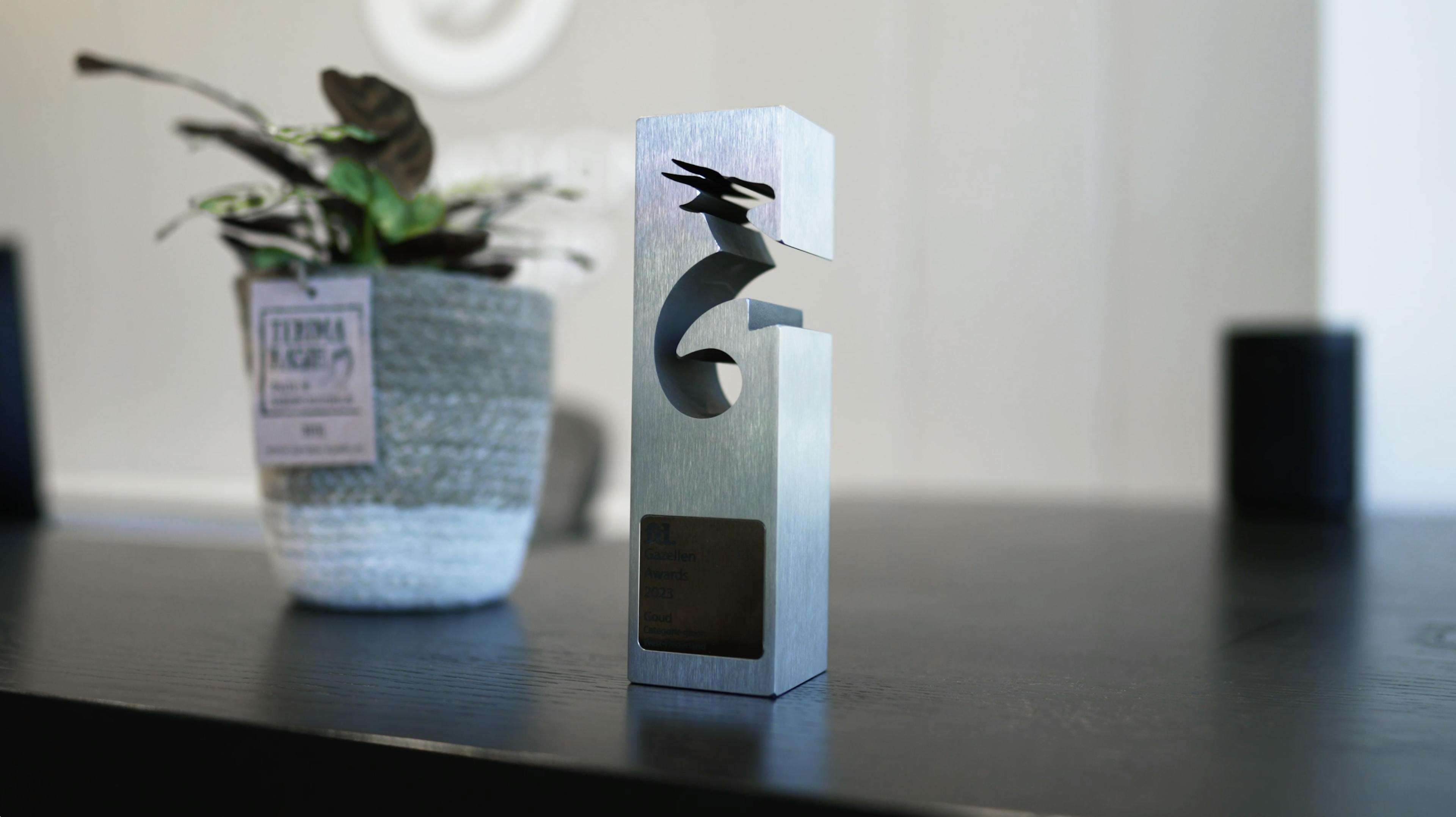 FD Gazellen award op bureau.