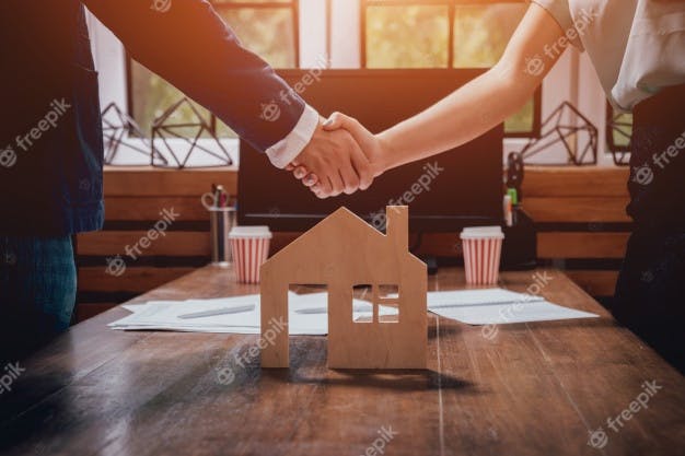 https://images.prismic.io/elevenrush/0658bfe9-4f16-4971-a318-8649f2037e14_estate-agent-with-customer-after-contract-signature-handshake-real-estate-concept_179755-6861.jpg?auto=compress,format