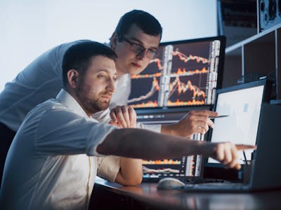 https://images.prismic.io/elevenrush/2da7178b-63ce-47d2-93ff-28ff4808aa10_team-stockbrokers-are-having-conversation-dark-office-with-display-screens-analyzing-data-graphs-reports-investment-purposes-creative-teamwork-traders.jpg?auto=compress,format&rect=302,0,4832,3624&w=400&h=300