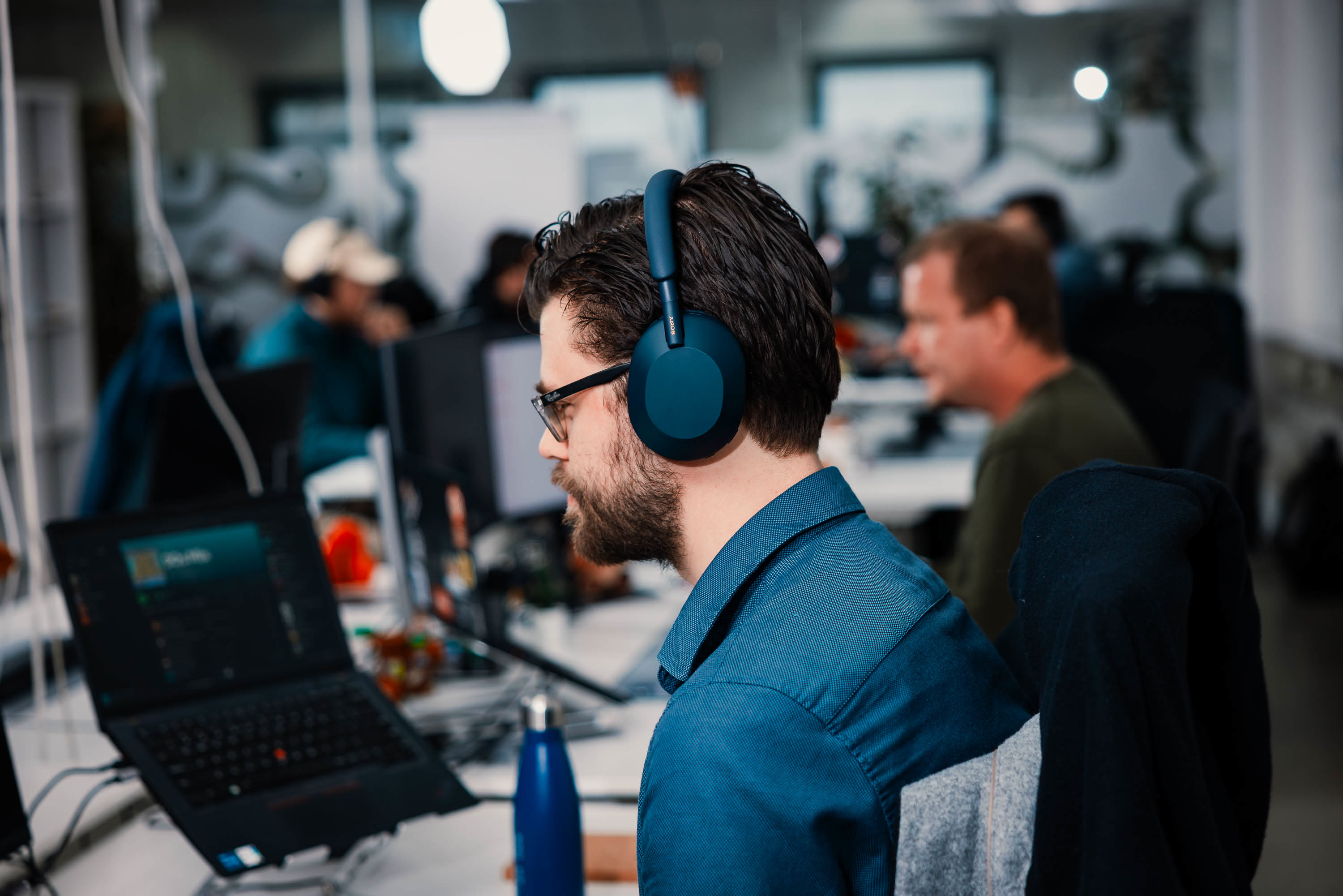 Large image without specific alt text