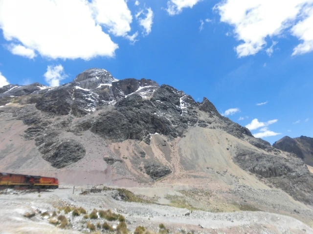 Andes and train
