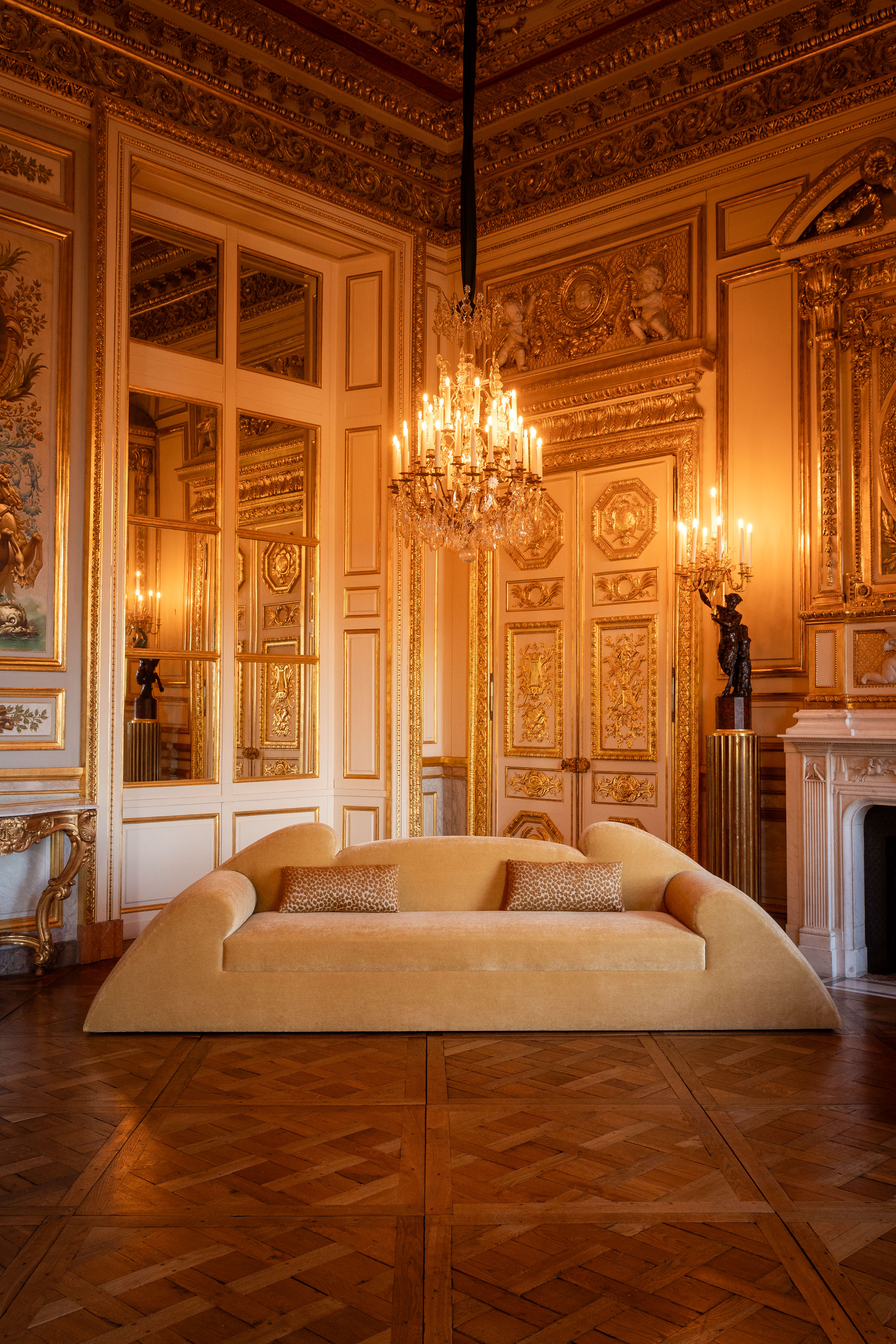 Image de l'exposition de Jeremy Pradeau-Jeauneau en collaboration avec Élitis à l'Hôtel de la Marine pour la Paris Design Week 2025.