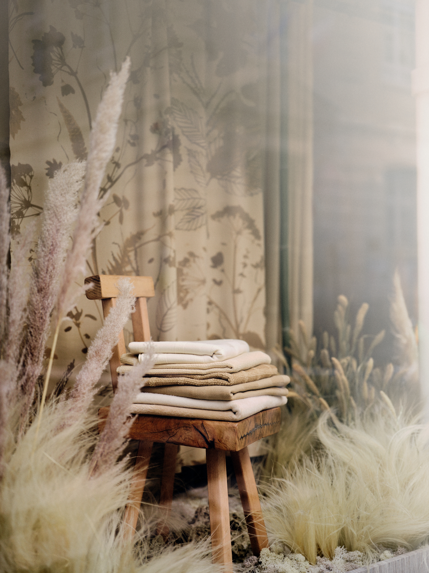 Image de la scénographie du showroom Élitis durant la Paris Design Week 2025.