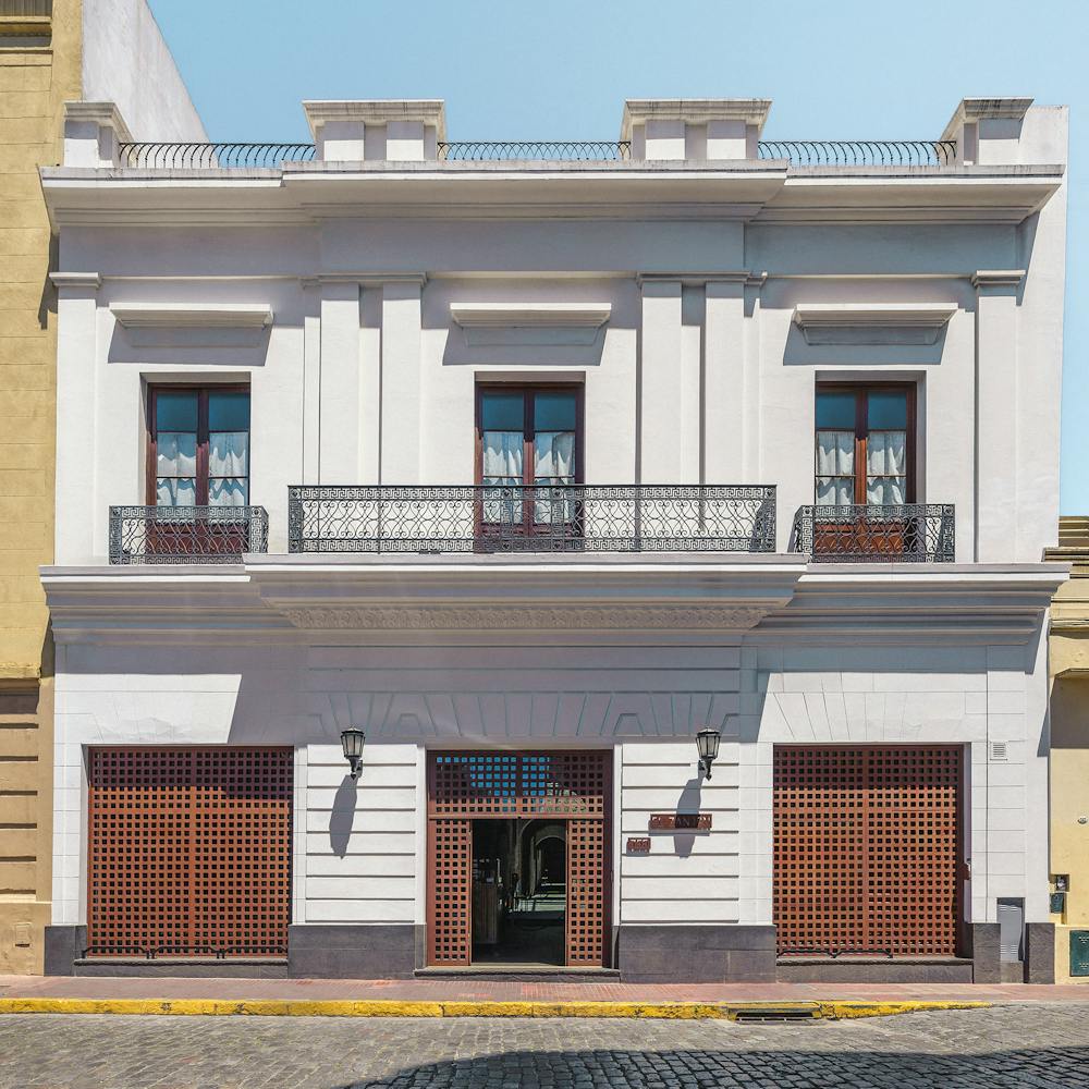 Facade of El Zanjón de Granados , Defensa 755 (2001). El Zanjón Archive.
