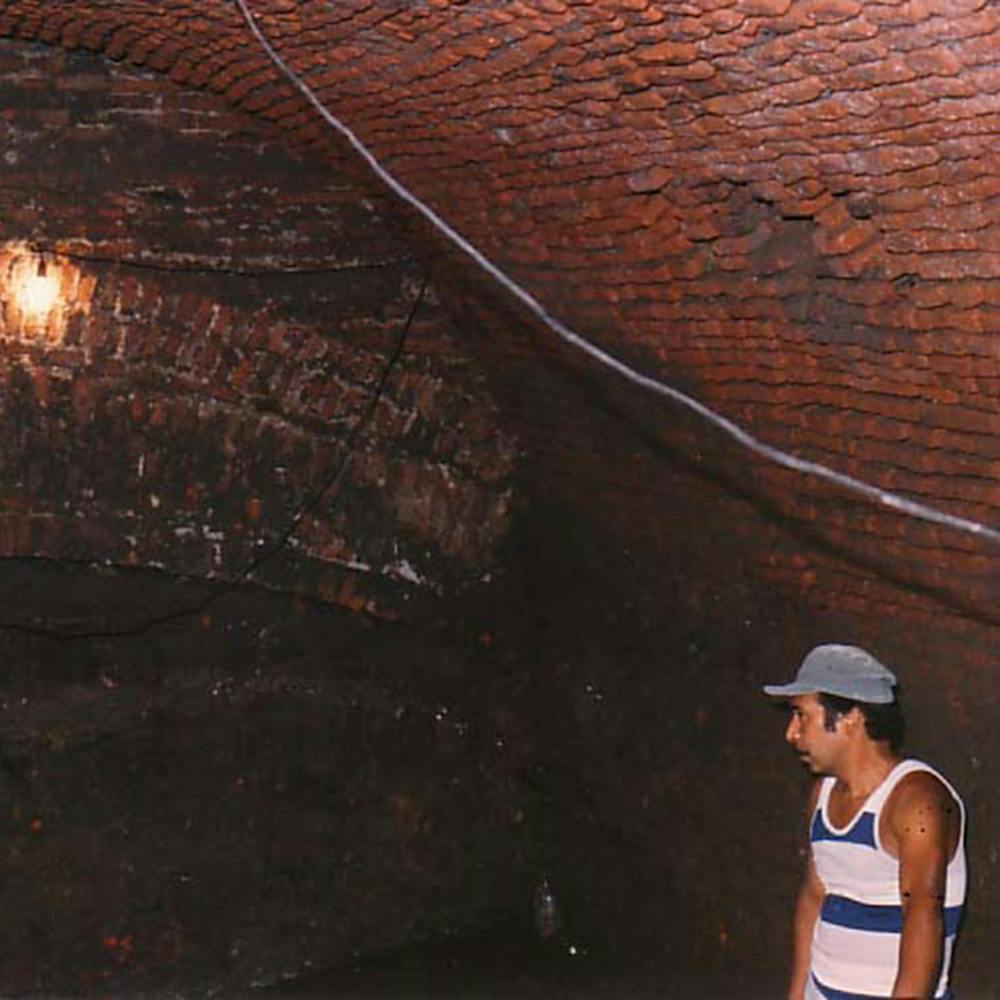 Discovery of the tunnel under Defensa 755. El Zanjón Archive.