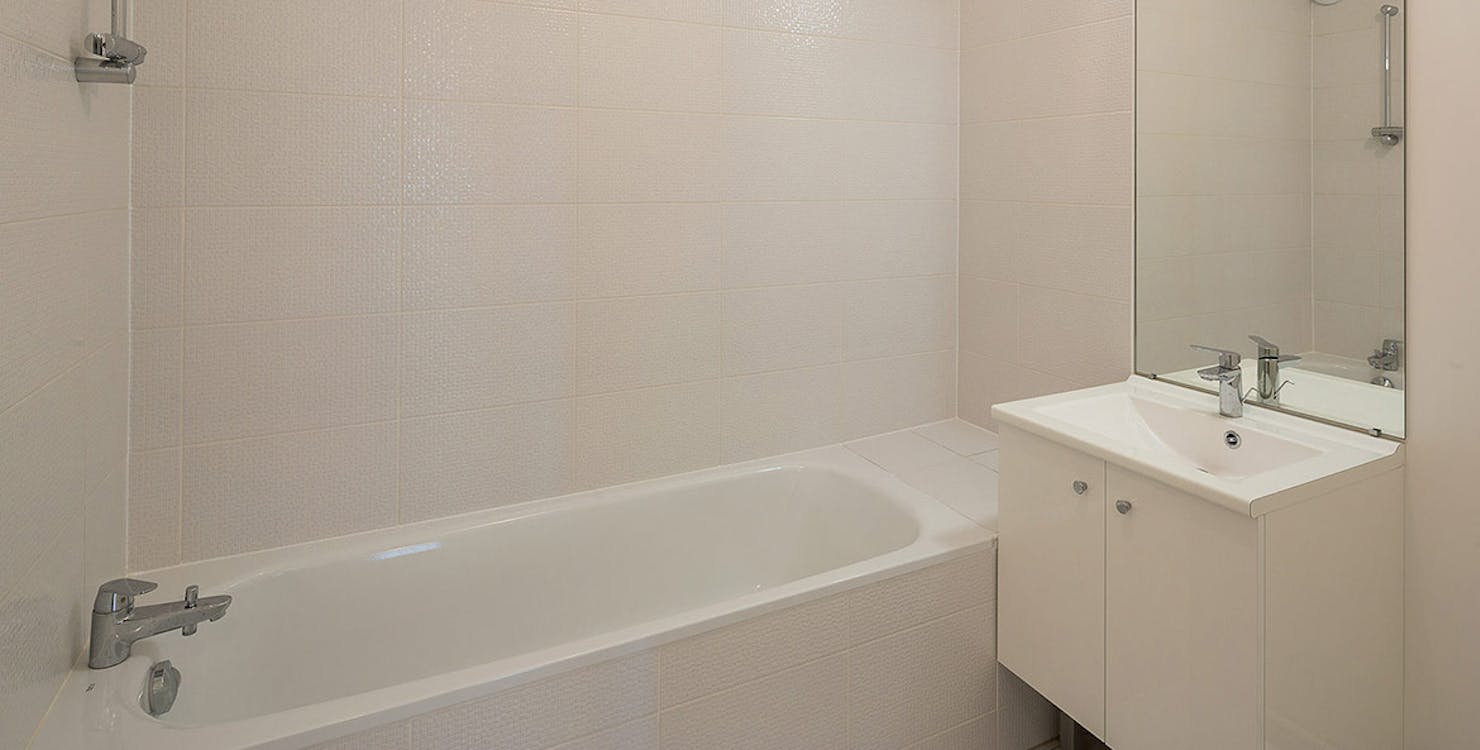 Salle de bains d'un appartement neuf à Massy 