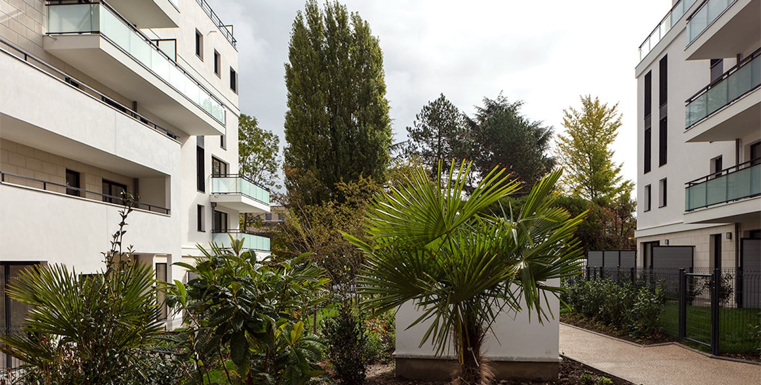 Jardin paysager du programme immobilier neuf à Garches "72 Colonel Rochebrune"