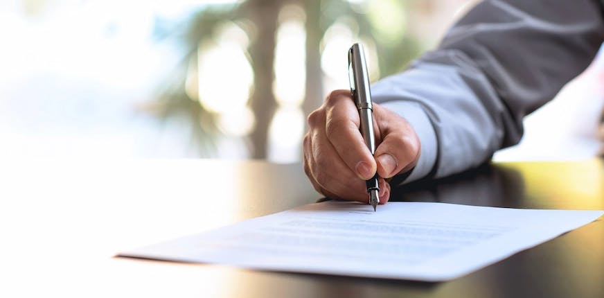 Signature contrat de vente d'un logement en VEFA