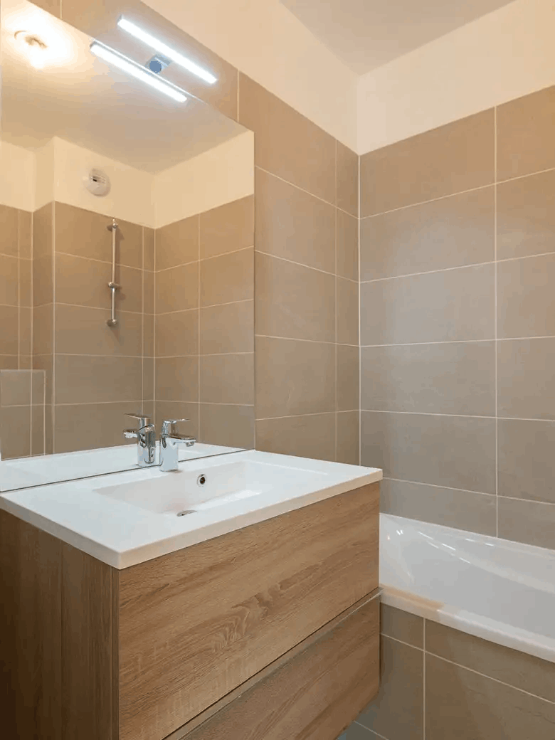 Salle de bains d'un appartement neuf à Paris 12