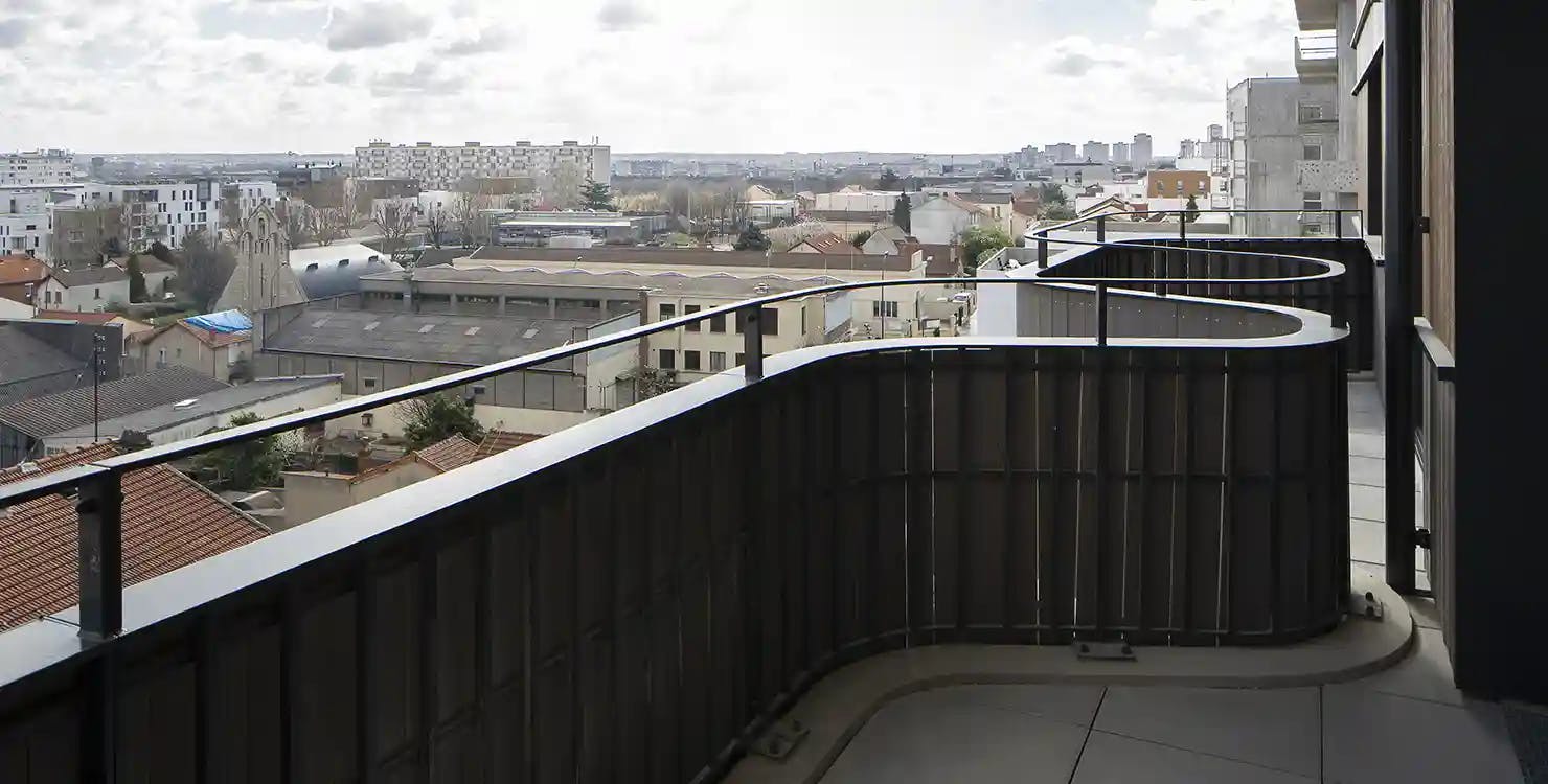 Balcon d'un appartement neuf à Vitry-sur-Seine, dans le programme immobilier Variations