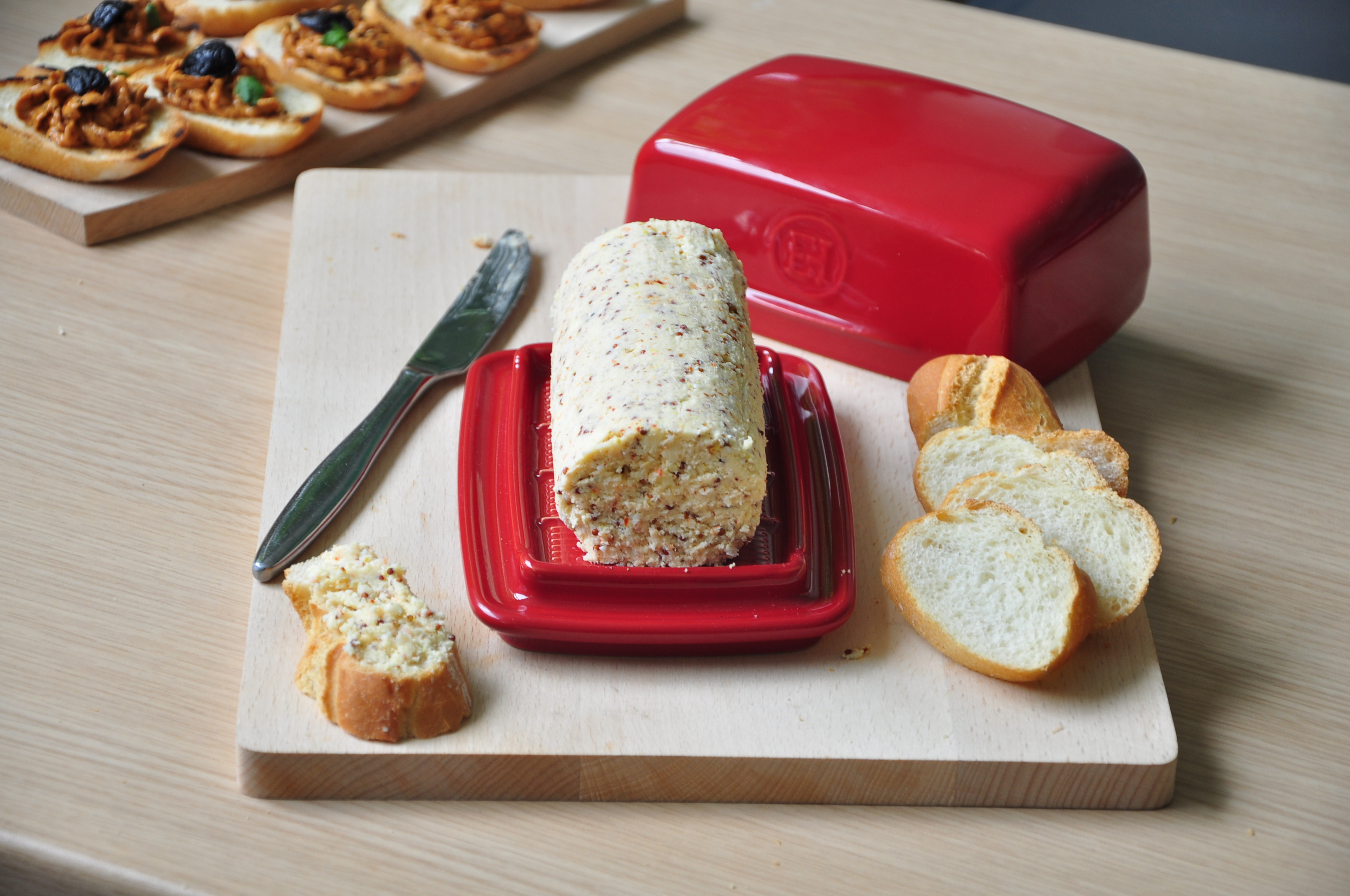 Beurre de chorizo à la tomate et olives noires