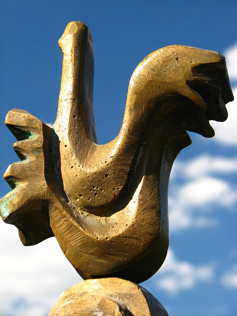 Lucrare din metal reprezentând o pasăre