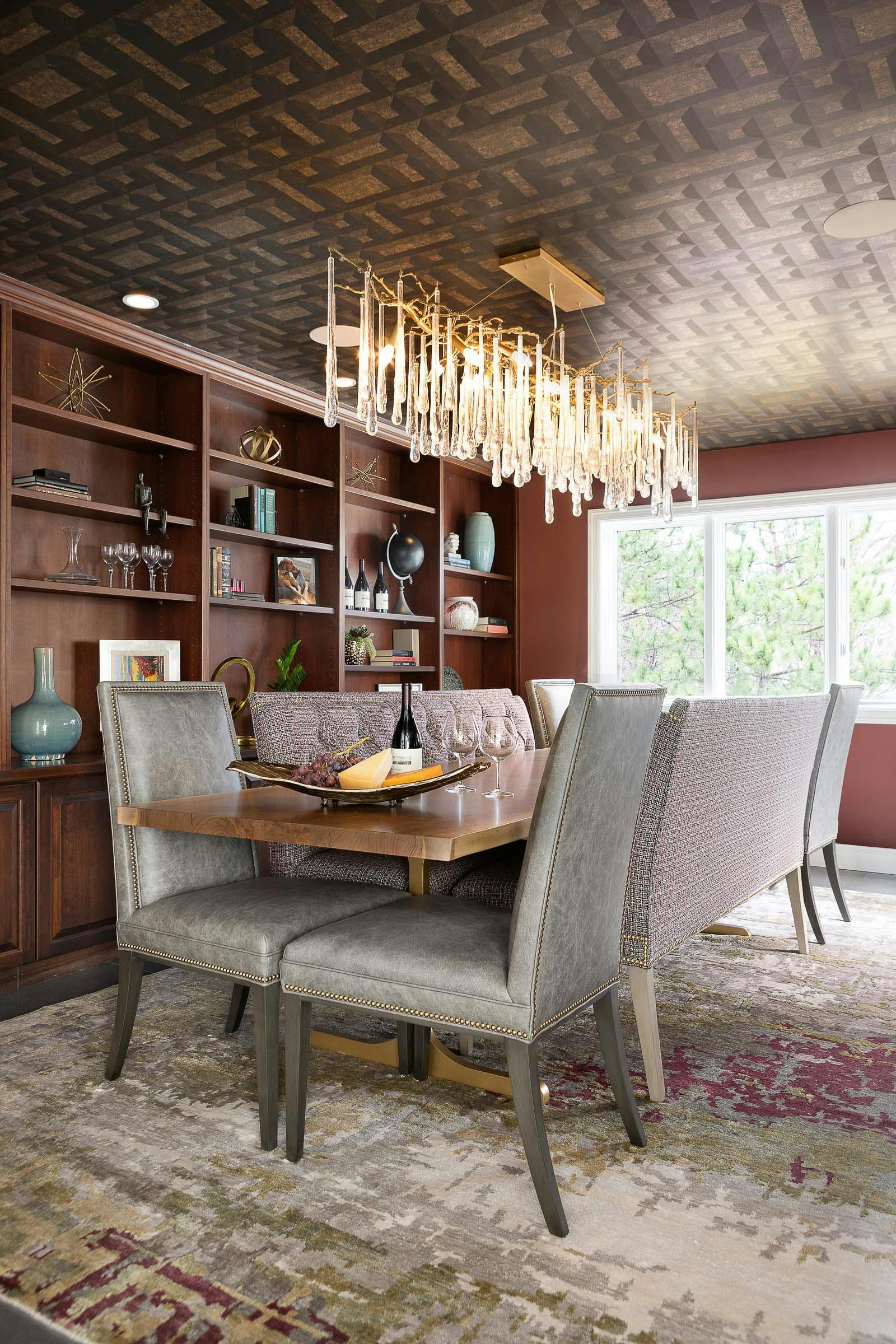 tasting room with contemporary crystal chandelier with teardrop design, seating