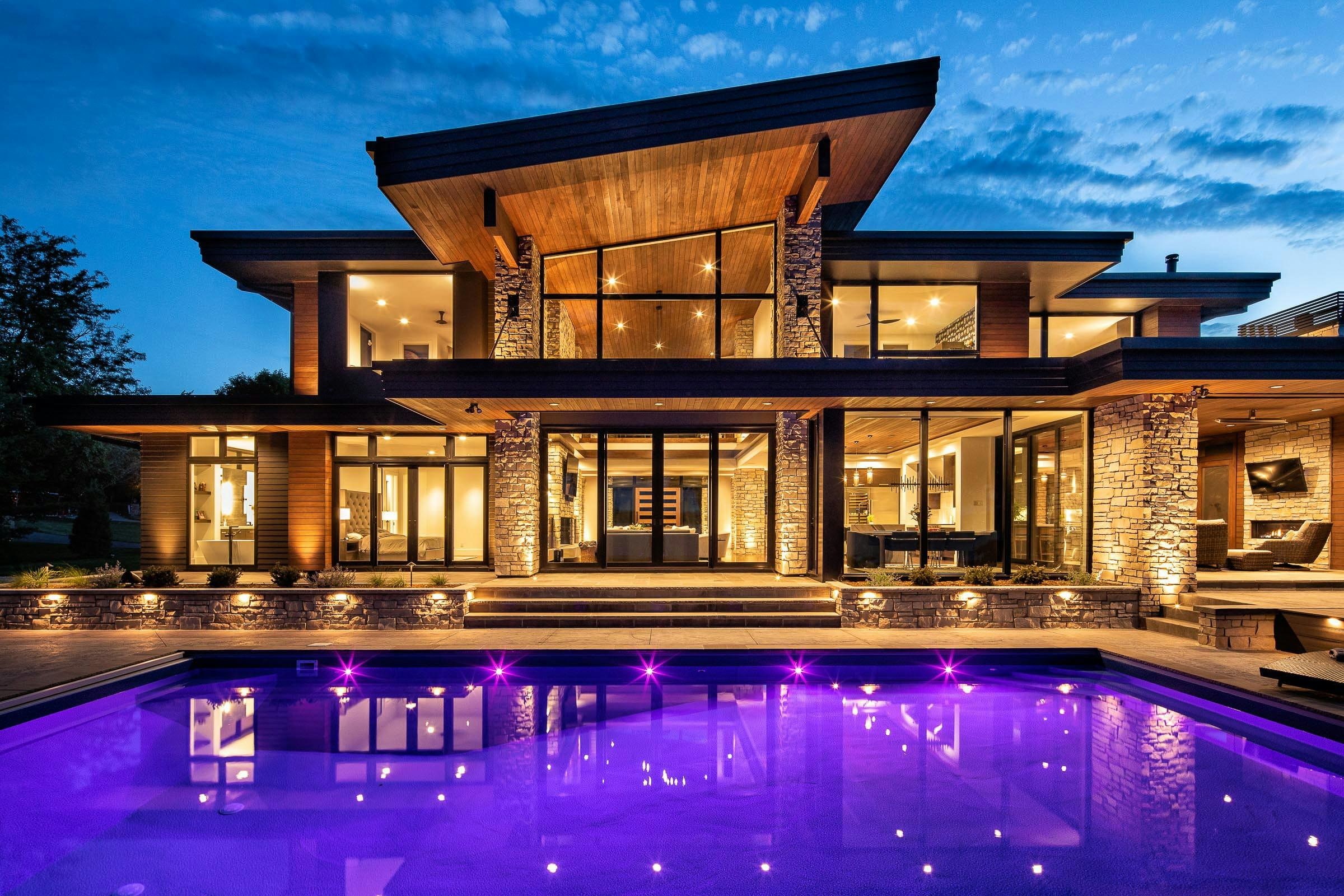 breathtaking modern home reflects mountain modern style on the shores of Lake Minnetonka.