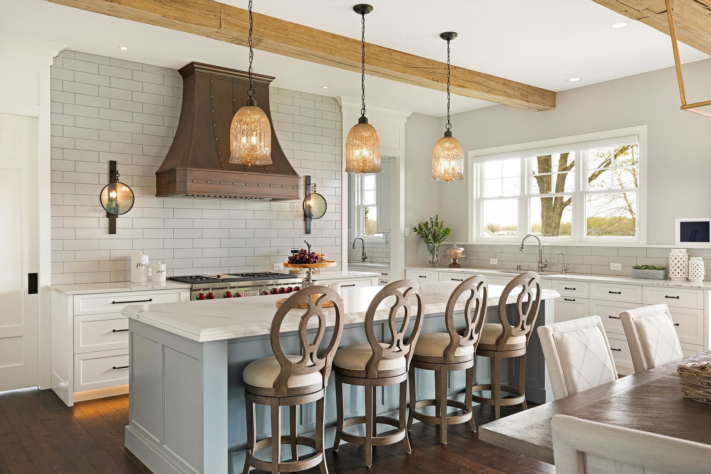 kitchen design in blue and white