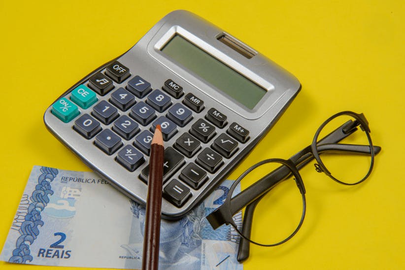 A picture of a calculator, a glasses and a pencil