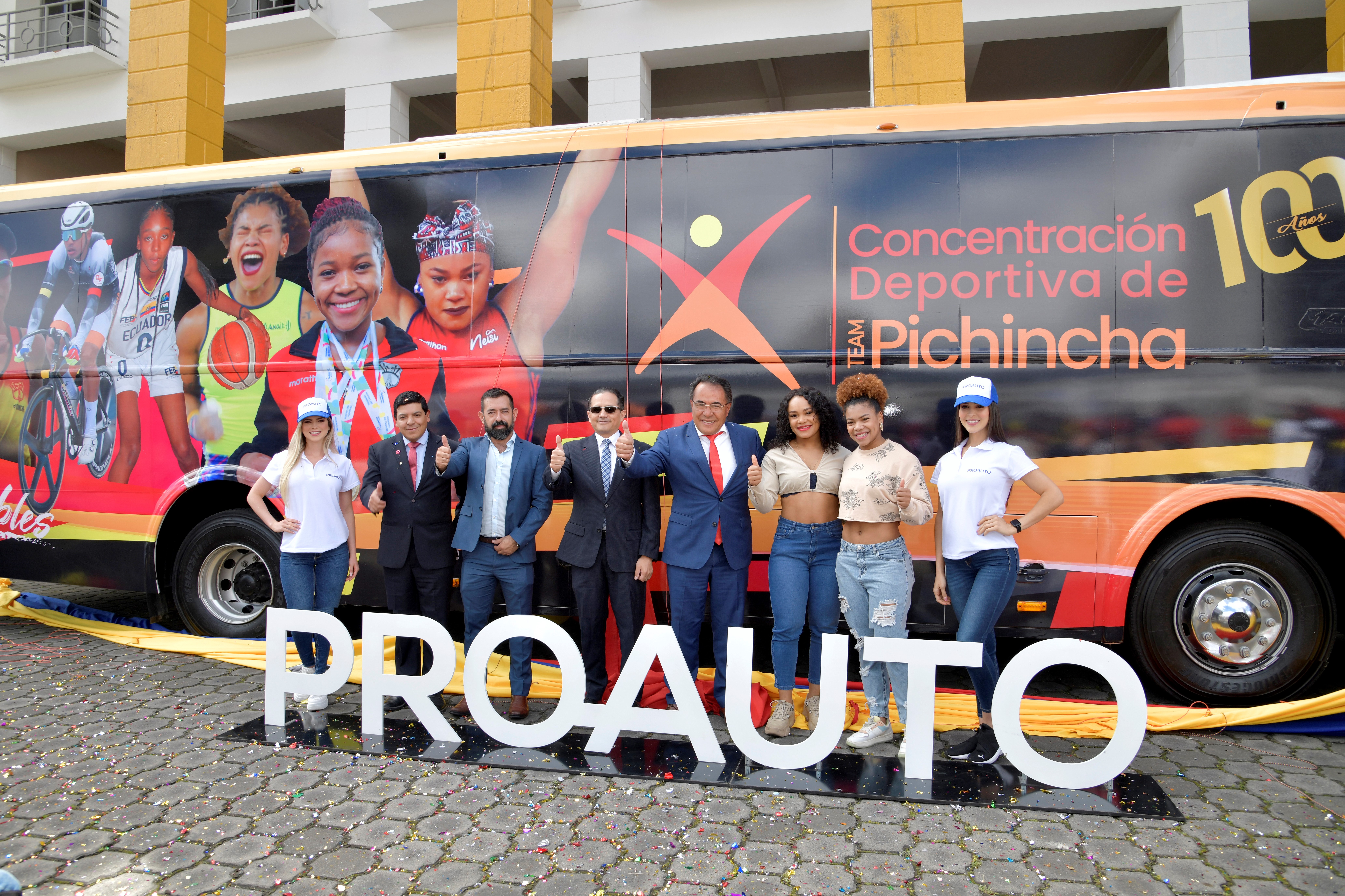 Los deportistas de Pichincha tienen su propio bus, luego de 30 años